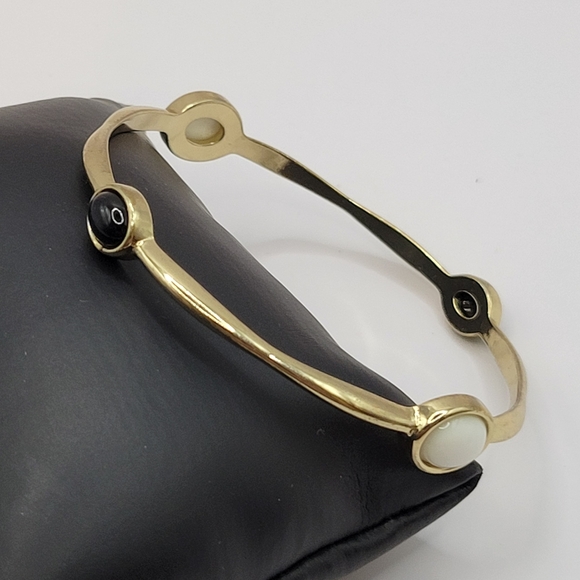 Dainty Goldtone minimalist bangle with black and white faux  cabachons - Picture 11 of 11